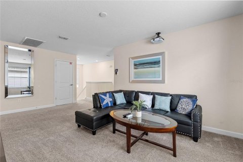 House in Davenport, Florida 6 bedrooms, 305.74 sq.m. № 2122524 - photo 10
