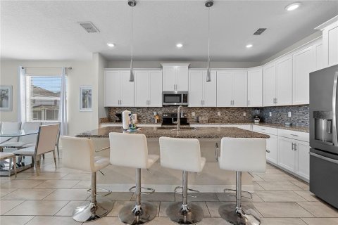 House in Davenport, Florida 6 bedrooms, 305.74 sq.m. № 2122524 - photo 6