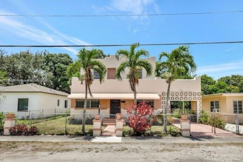 House in Miami, Florida 3 bedrooms, 138.8 sq.m. № 1820190 - photo 1