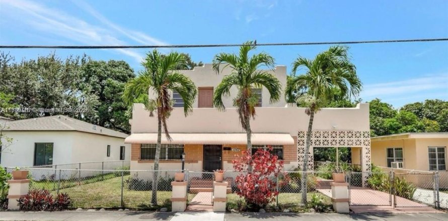House in Miami, Florida 3 bedrooms, 138.8 sq.m. № 1820190
