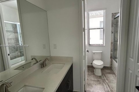 Villa ou maison à louer à Hialeah, Floride: 5 chambres, 226.31 m2 № 2388052 - photo 9