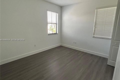 Villa ou maison à louer à Hialeah, Floride: 5 chambres, 226.31 m2 № 2388052 - photo 14