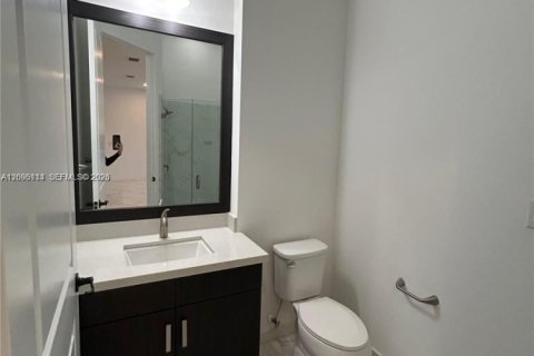 Villa ou maison à louer à Hialeah, Floride: 5 chambres, 226.31 m2 № 2388052 - photo 7