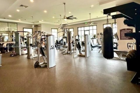 Villa ou maison à louer à Hialeah, Floride: 5 chambres, 226.31 m2 № 2388052 - photo 20