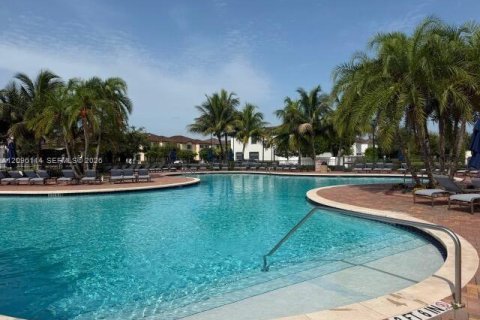 Villa ou maison à louer à Hialeah, Floride: 5 chambres, 226.31 m2 № 2388052 - photo 21