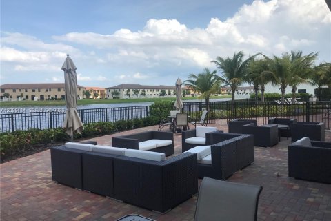 Villa ou maison à louer à Hialeah, Floride: 5 chambres, 226.31 m2 № 2388052 - photo 23