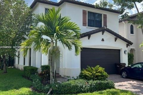 Villa ou maison à louer à Hialeah, Floride: 5 chambres, 226.31 m2 № 2388052 - photo 3