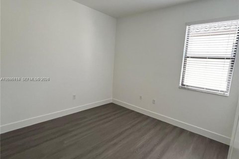 Villa ou maison à louer à Hialeah, Floride: 5 chambres, 226.31 m2 № 2388052 - photo 17