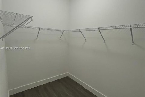 Villa ou maison à louer à Hialeah, Floride: 5 chambres, 226.31 m2 № 2388052 - photo 15