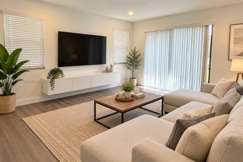 Villa ou maison à louer à Hialeah, Floride: 5 chambres, 226.31 m2 № 2388052 - photo 5