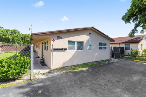 Commercial property in Pompano Beach, Florida 192.49 sq.m. № 2245351
