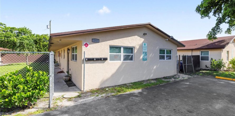 Commercial property in Pompano Beach, Florida 192.49 sq.m. № 2245351