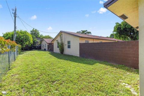 Commercial property in Pompano Beach, Florida 192.49 sq.m. № 2245351 - photo 18