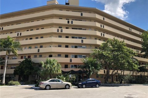 Condominio en alquiler en Miami, Florida, 2 dormitorios, 122.35 m2 № 1996562 - foto 3