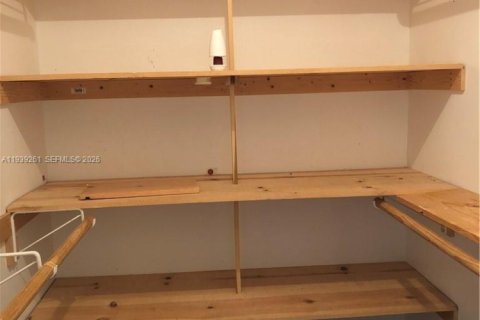 Condominio en alquiler en Miami, Florida, 2 dormitorios, 122.35 m2 № 1996562 - foto 22