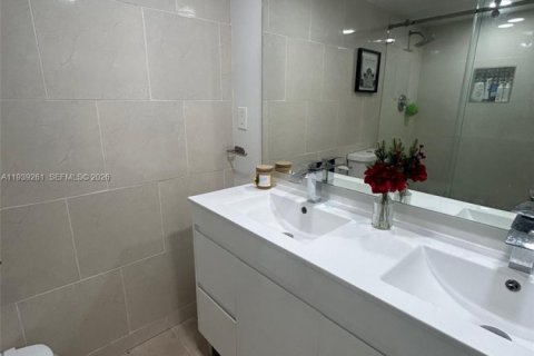 Condominio en alquiler en Miami, Florida, 2 dormitorios, 122.35 m2 № 1996562 - foto 19