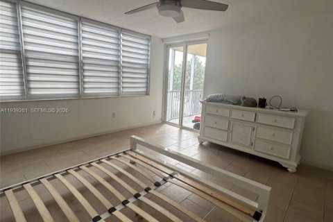 Condominio en alquiler en Miami, Florida, 2 dormitorios, 122.35 m2 № 1996562 - foto 21