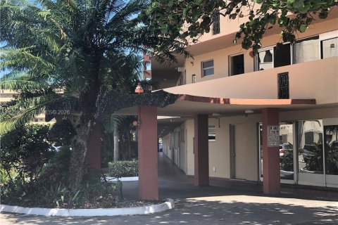 Condominio en alquiler en Miami, Florida, 2 dormitorios, 122.35 m2 № 1996562 - foto 5