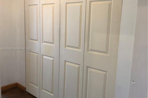 Condominio en alquiler en Miami, Florida, 2 dormitorios, 122.35 m2 № 1996562 - foto 23