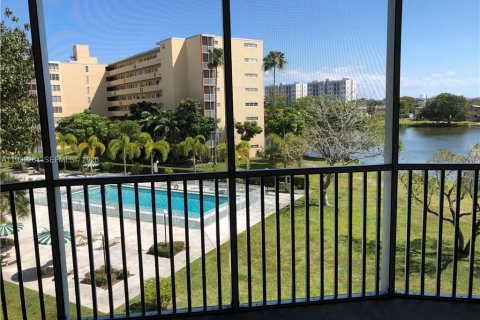 Condominio en Miami, Florida, 2 dormitorios  № 1996562