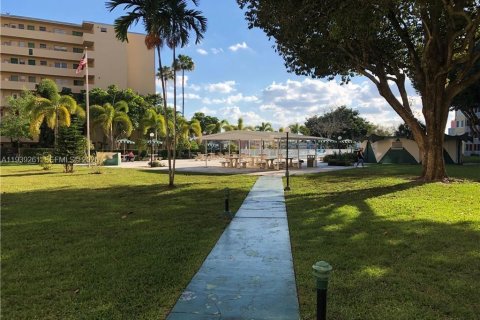 Condominio en alquiler en Miami, Florida, 2 dormitorios, 122.35 m2 № 1996562 - foto 30