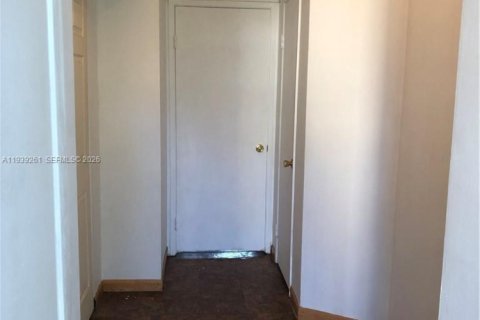 Condominio en alquiler en Miami, Florida, 2 dormitorios, 122.35 m2 № 1996562 - foto 25