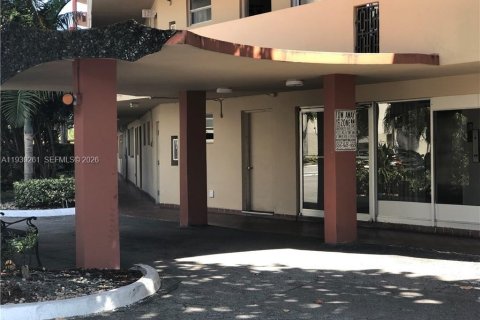 Condominio en alquiler en Miami, Florida, 2 dormitorios, 122.35 m2 № 1996562 - foto 4