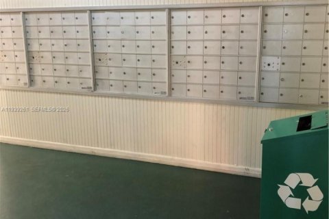 Condominio en alquiler en Miami, Florida, 2 dormitorios, 122.35 m2 № 1996562 - foto 27