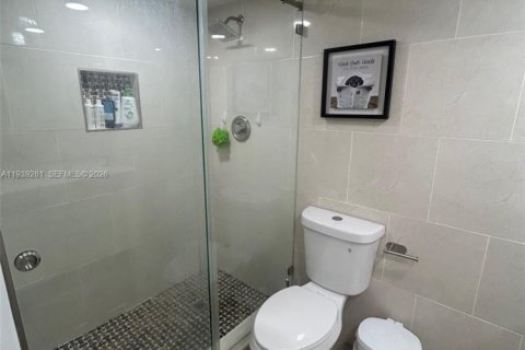 Condominio en alquiler en Miami, Florida, 2 dormitorios, 122.35 m2 № 1996562 - foto 18