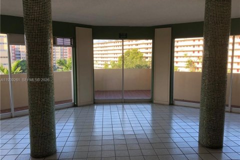 Condominio en alquiler en Miami, Florida, 2 dormitorios, 122.35 m2 № 1996562 - foto 26