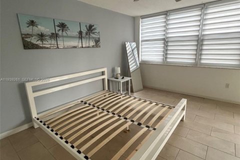 Condominio en alquiler en Miami, Florida, 2 dormitorios, 122.35 m2 № 1996562 - foto 20