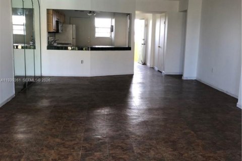 Condominio en alquiler en Miami, Florida, 2 dormitorios, 122.35 m2 № 1996562 - foto 12