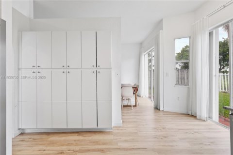 Villa ou maison à vendre à Doral, Floride: 4 chambres, 202.34 m2 № 1989481 - photo 15