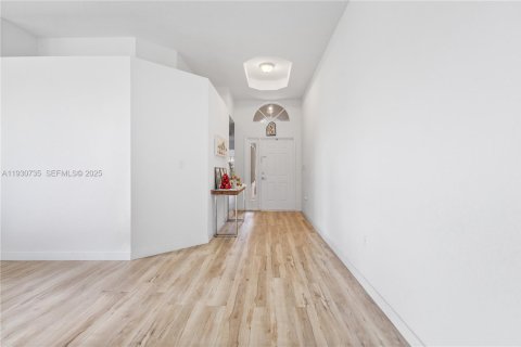 Villa ou maison à vendre à Doral, Floride: 4 chambres, 202.34 m2 № 1989481 - photo 4