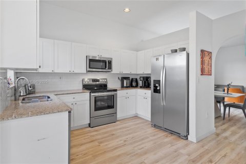 Villa ou maison à vendre à Doral, Floride: 4 chambres, 202.34 m2 № 1989481 - photo 10