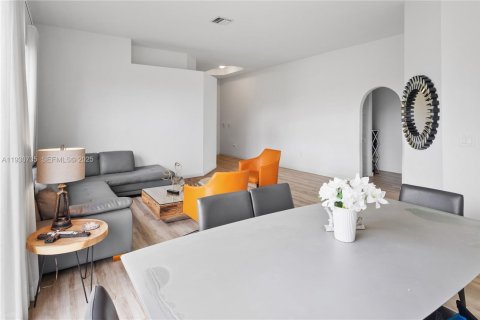 Villa ou maison à vendre à Doral, Floride: 4 chambres, 202.34 m2 № 1989481 - photo 6