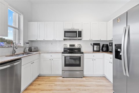 Villa ou maison à vendre à Doral, Floride: 4 chambres, 202.34 m2 № 1989481 - photo 11