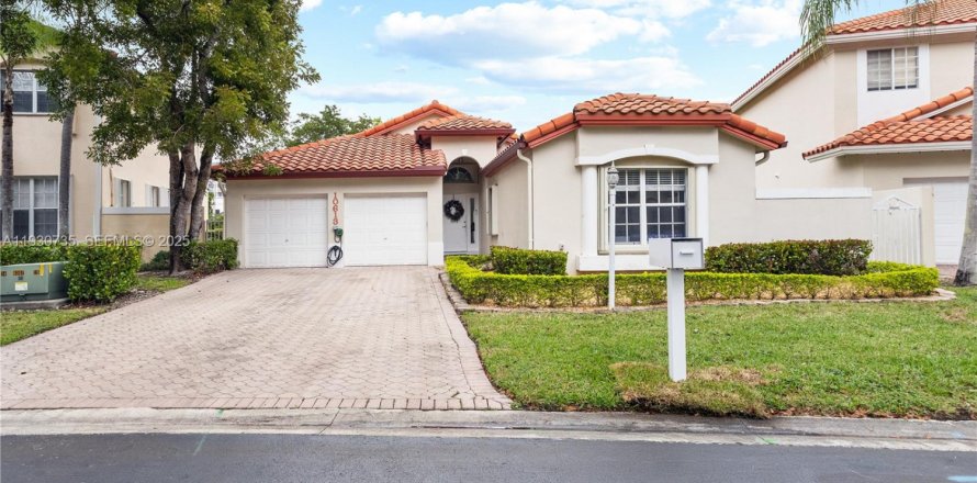 Villa ou maison à Doral, Floride 4 chambres, 202.34 m2 № 1989481