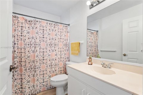 Villa ou maison à vendre à Doral, Floride: 4 chambres, 202.34 m2 № 1989481 - photo 21