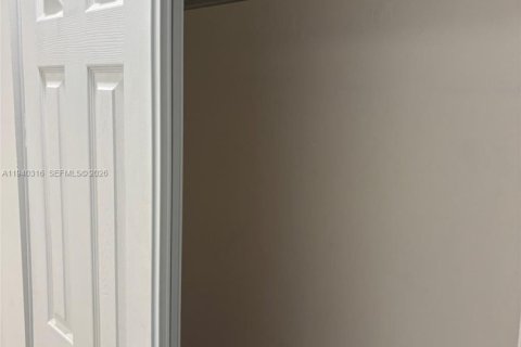 Copropriété à louer à North Miami, Floride: 1 chambre, 66.33 m2 № 1998152 - photo 4
