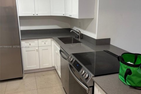 Copropriété à louer à North Miami, Floride: 1 chambre, 66.33 m2 № 1998152 - photo 9