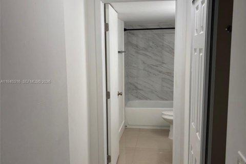 Copropriété à louer à North Miami, Floride: 1 chambre, 66.33 m2 № 1998152 - photo 7