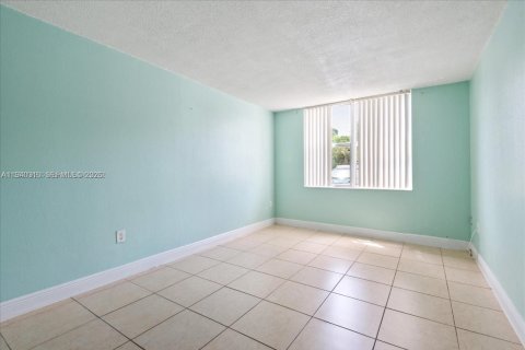 Copropriété à louer à North Miami, Floride: 1 chambre, 66.33 m2 № 1998152 - photo 3