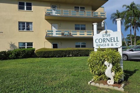 Condo in Saint Petersburg, Florida, 1 bedroom № 2329923