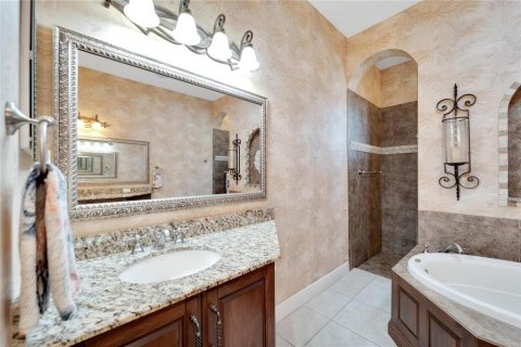 House in Apollo Beach, Florida 4 bedrooms, 379.88 sq.m. № 1878283 - photo 18