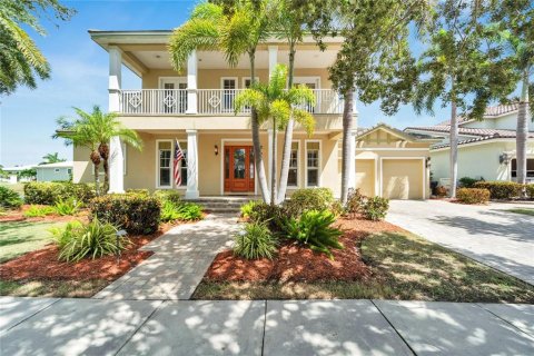 House in Apollo Beach, Florida 4 bedrooms, 379.88 sq.m. № 1878283 - photo 1