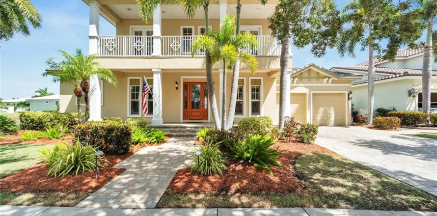 House in Apollo Beach, Florida 4 bedrooms, 379.88 sq.m. № 1878283