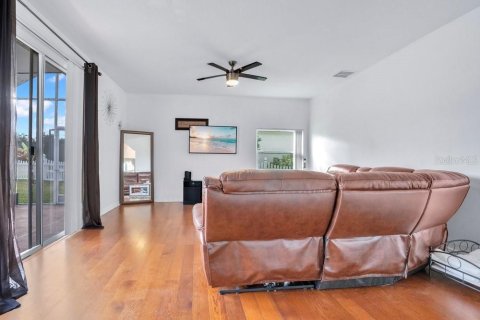 House in Kissimmee, Florida 5 bedrooms, 362.04 sq.m. № 2142085 - photo 6