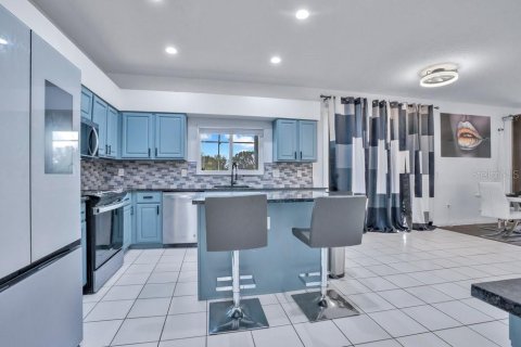 House in Kissimmee, Florida 5 bedrooms, 362.04 sq.m. № 2142085 - photo 13
