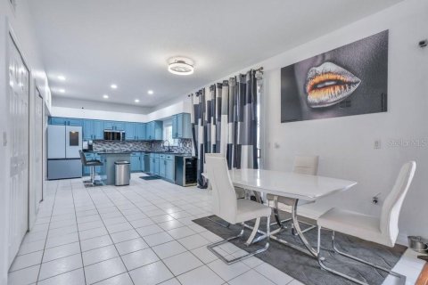 House in Kissimmee, Florida 5 bedrooms, 362.04 sq.m. № 2142085 - photo 8